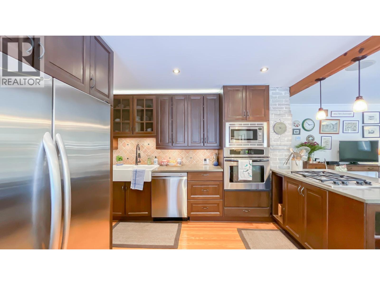 Photo 6 of 414 Wilson Street, New Westminster BC
