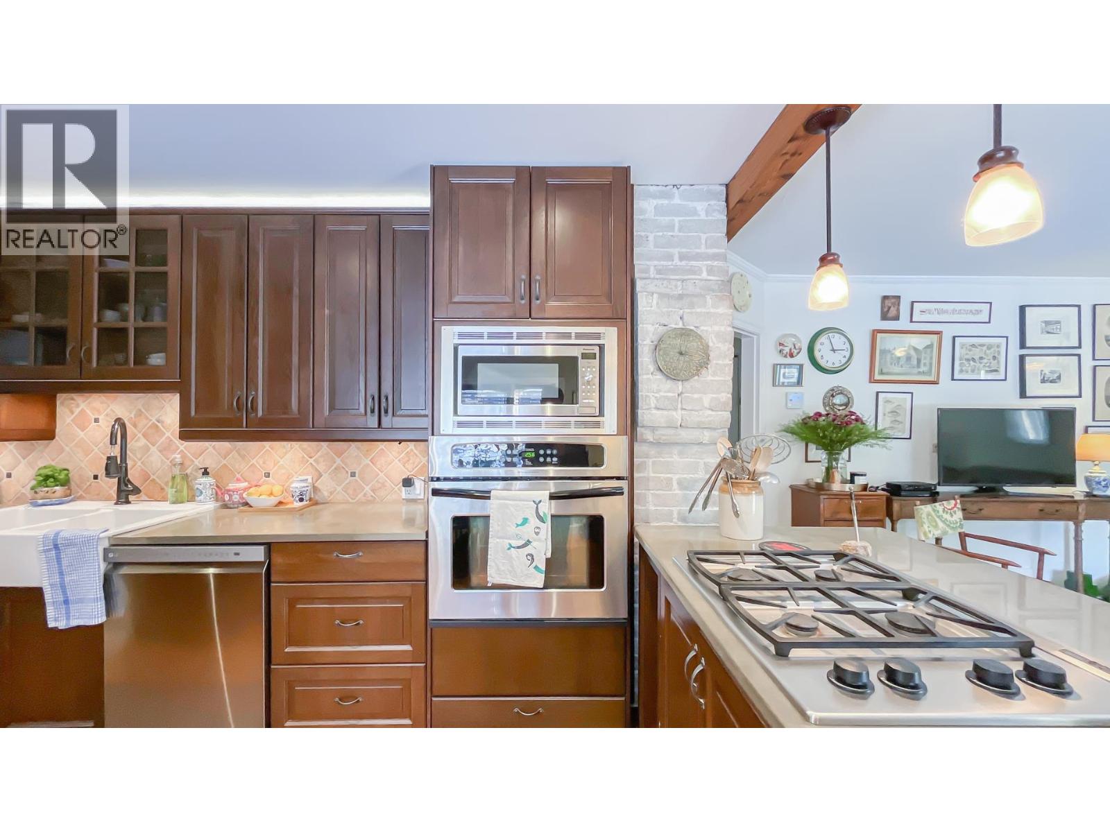 Photo 7 of 414 Wilson Street, New Westminster BC