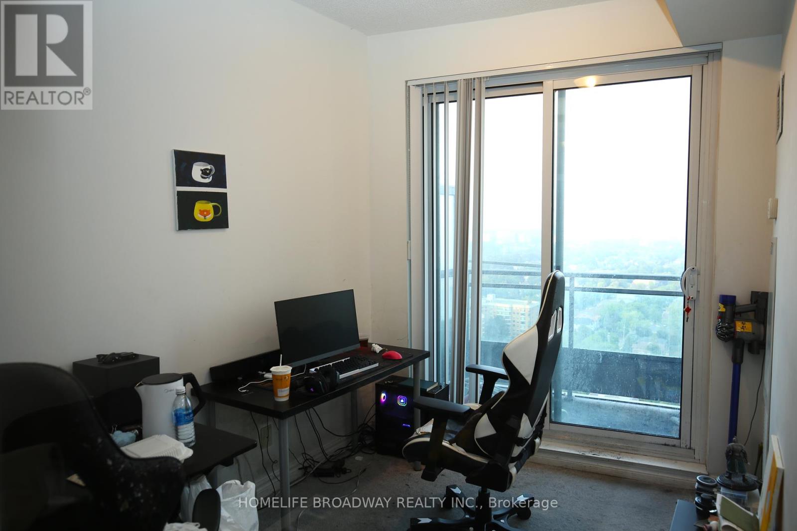 Photo 4 of 2515 18 Holmes Avenue, Toronto ON