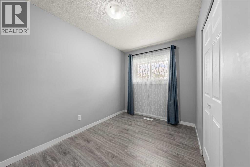Single Family House Bungalow for Sale in  Penedo Way SE Penbrooke Meadows Calgary 