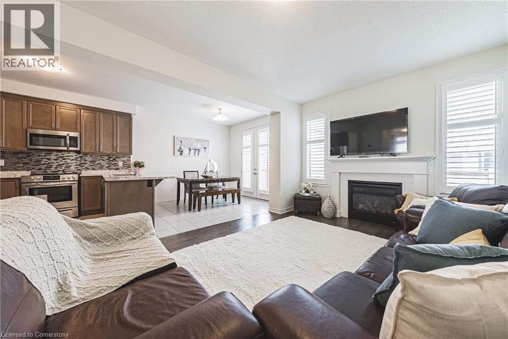 Photo 10 of 728 Kennedy Circle W, Milton ON