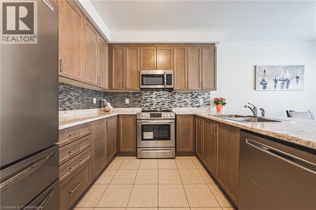 Photo 14 of 728 Kennedy Circle W, Milton ON