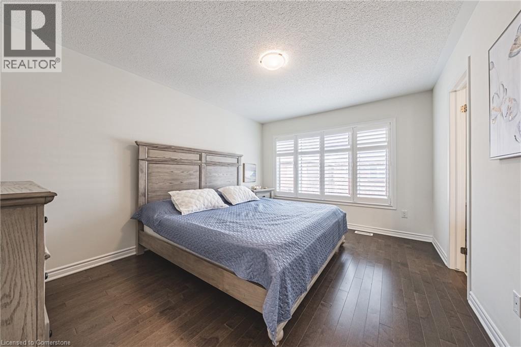 Photo 23 of 728 Kennedy Circle W, Milton ON