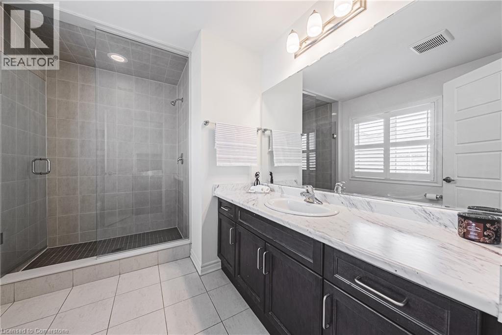 Photo 25 of 728 Kennedy Circle W, Milton ON