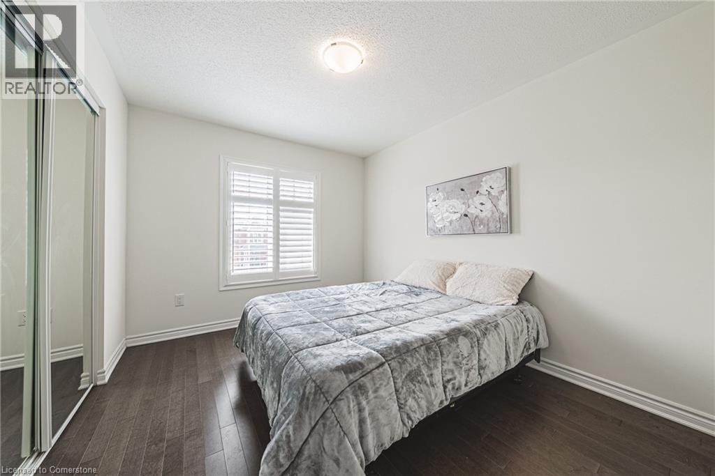 Photo 29 of 728 Kennedy Circle W, Milton ON