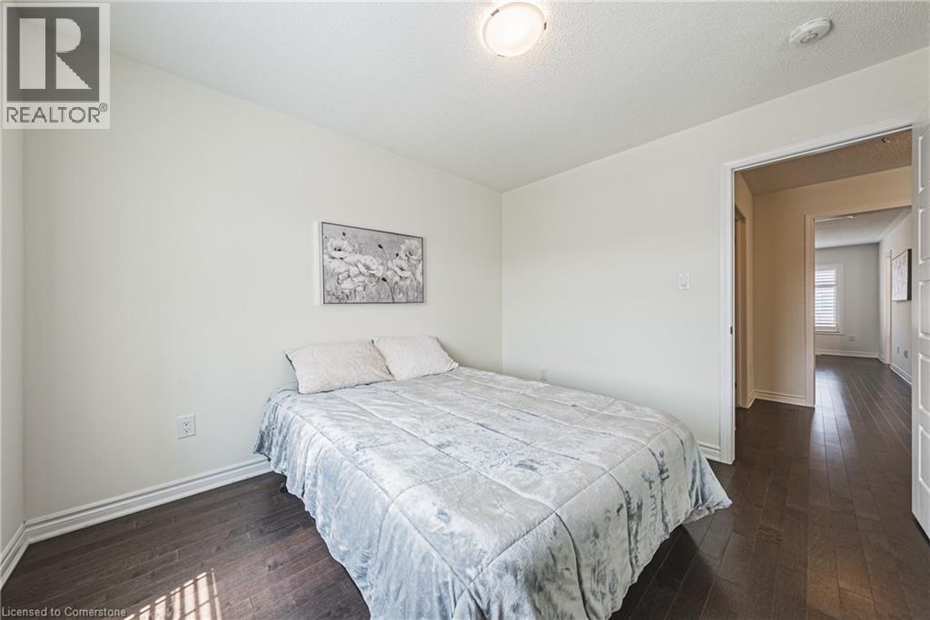 Photo 30 of 728 Kennedy Circle W, Milton ON