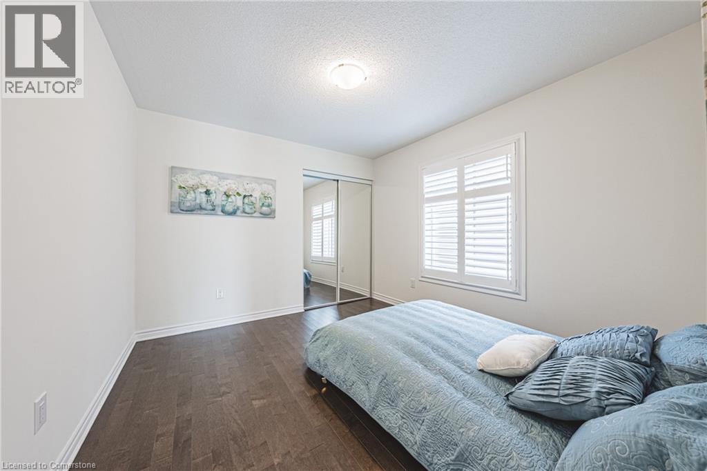 Photo 32 of 728 Kennedy Circle W, Milton ON
