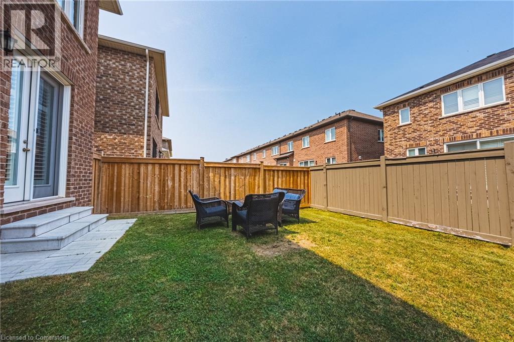 Photo 36 of 728 Kennedy Circle W, Milton ON