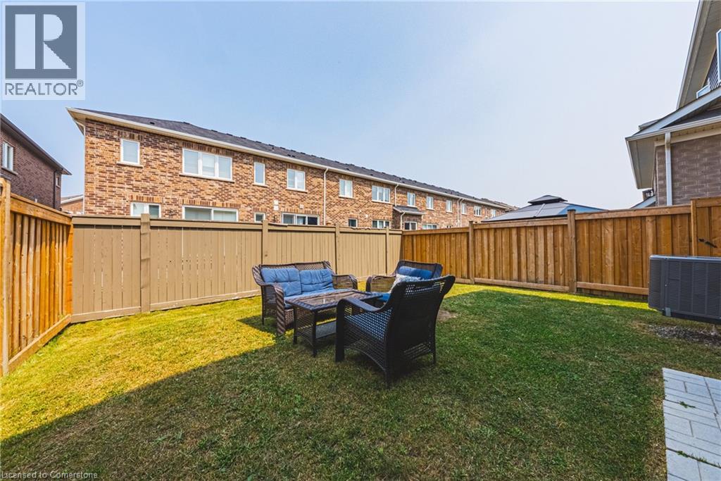 Photo 38 of 728 Kennedy Circle W, Milton ON