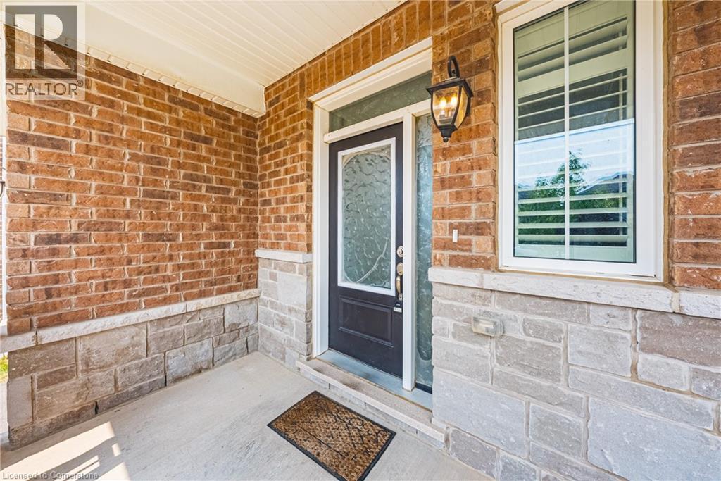 Photo 6 of 728 Kennedy Circle W, Milton ON