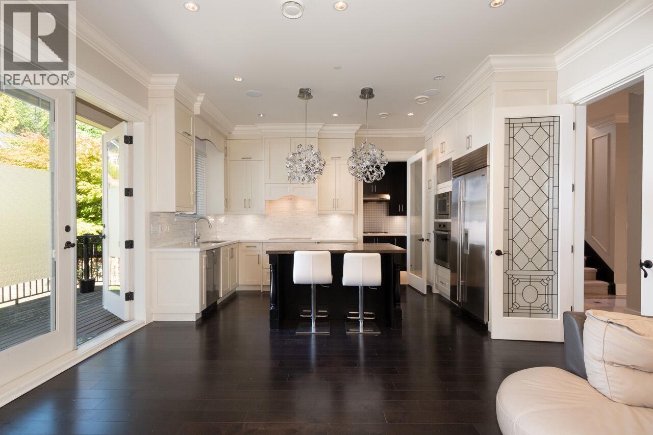 Photo 10 of 3949 W 33rd Avenue, Vancouver BC