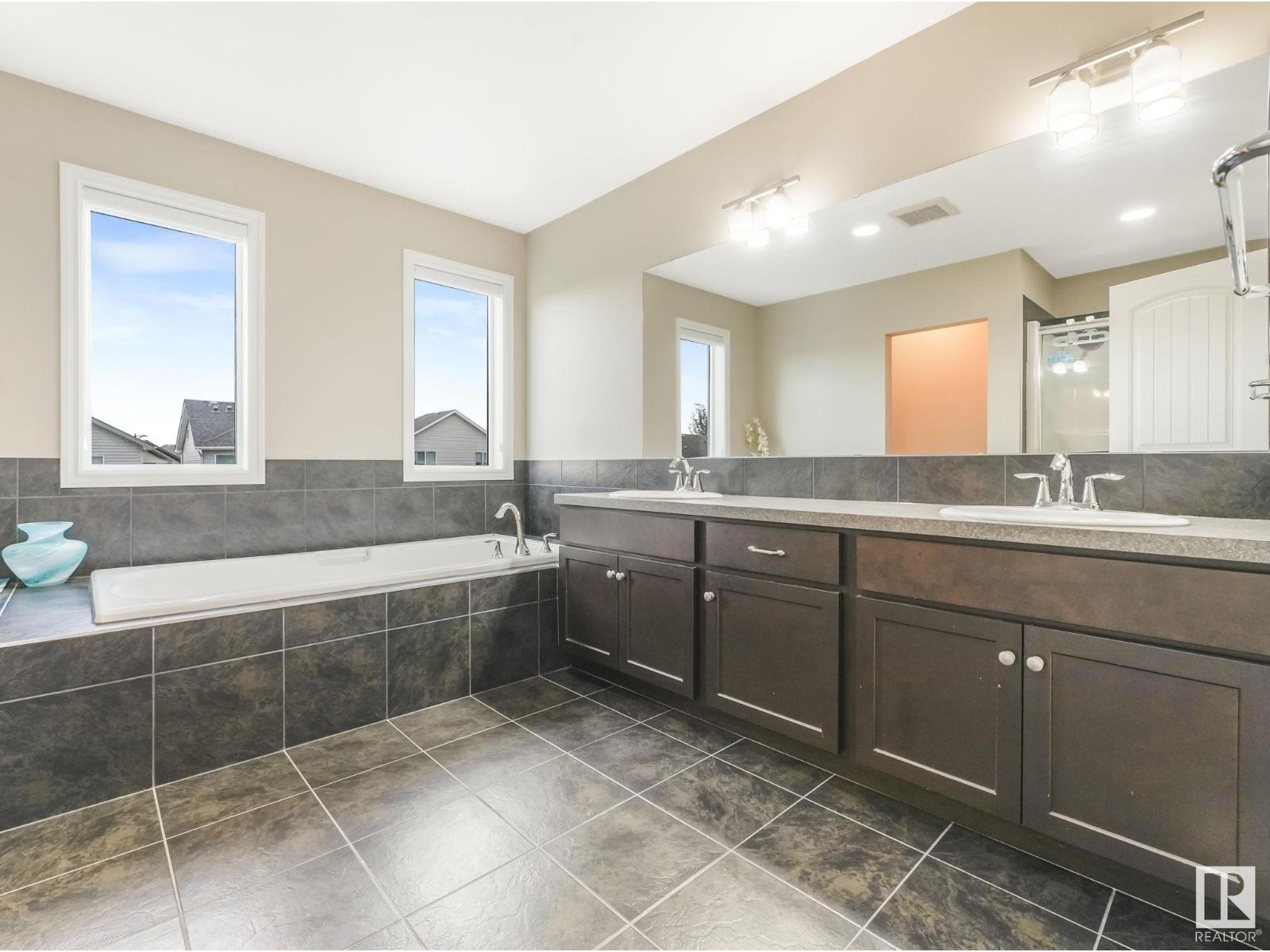 Photo 13 of 6126 17 A Av Sw Sw, Edmonton AB