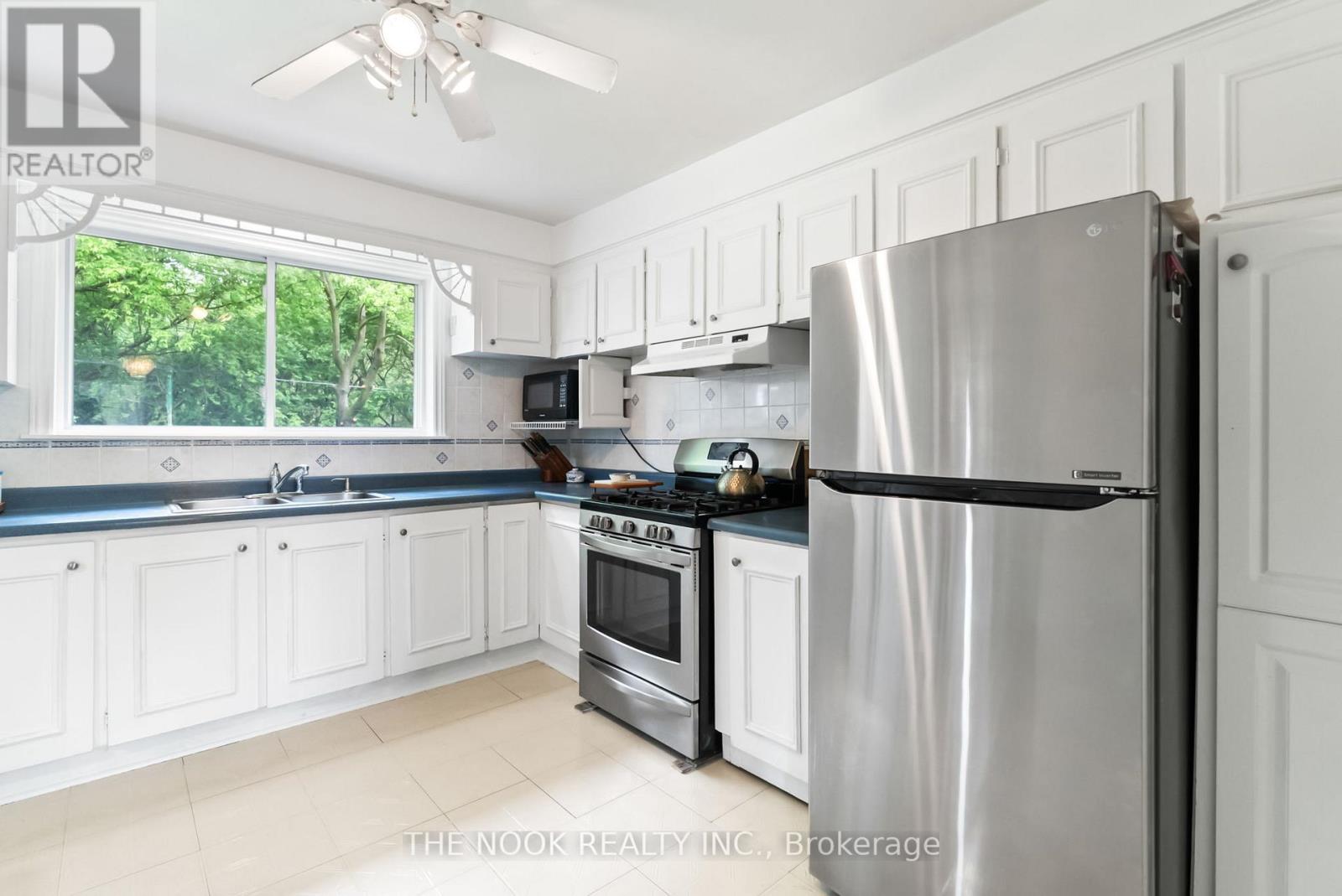 Photo 13 of 14 Carwin Crescent, Ajax ON