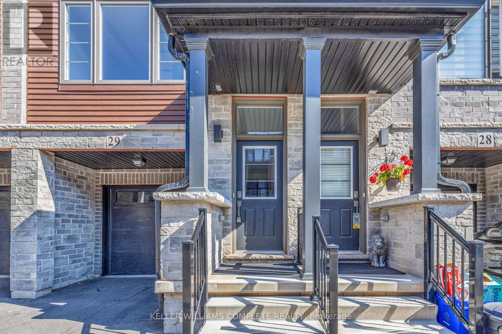 Photo 2 of 29 575 Woodward Avenue, Hamilton ON