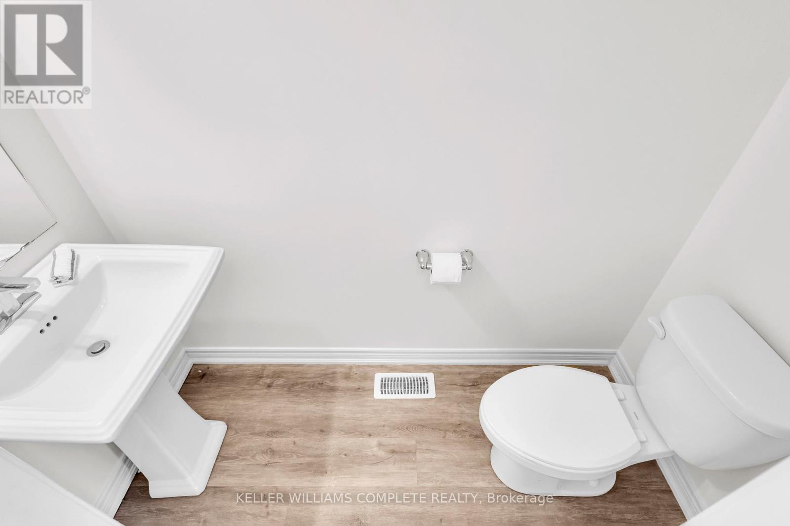 Photo 16 of 29 575 Woodward Avenue, Hamilton ON