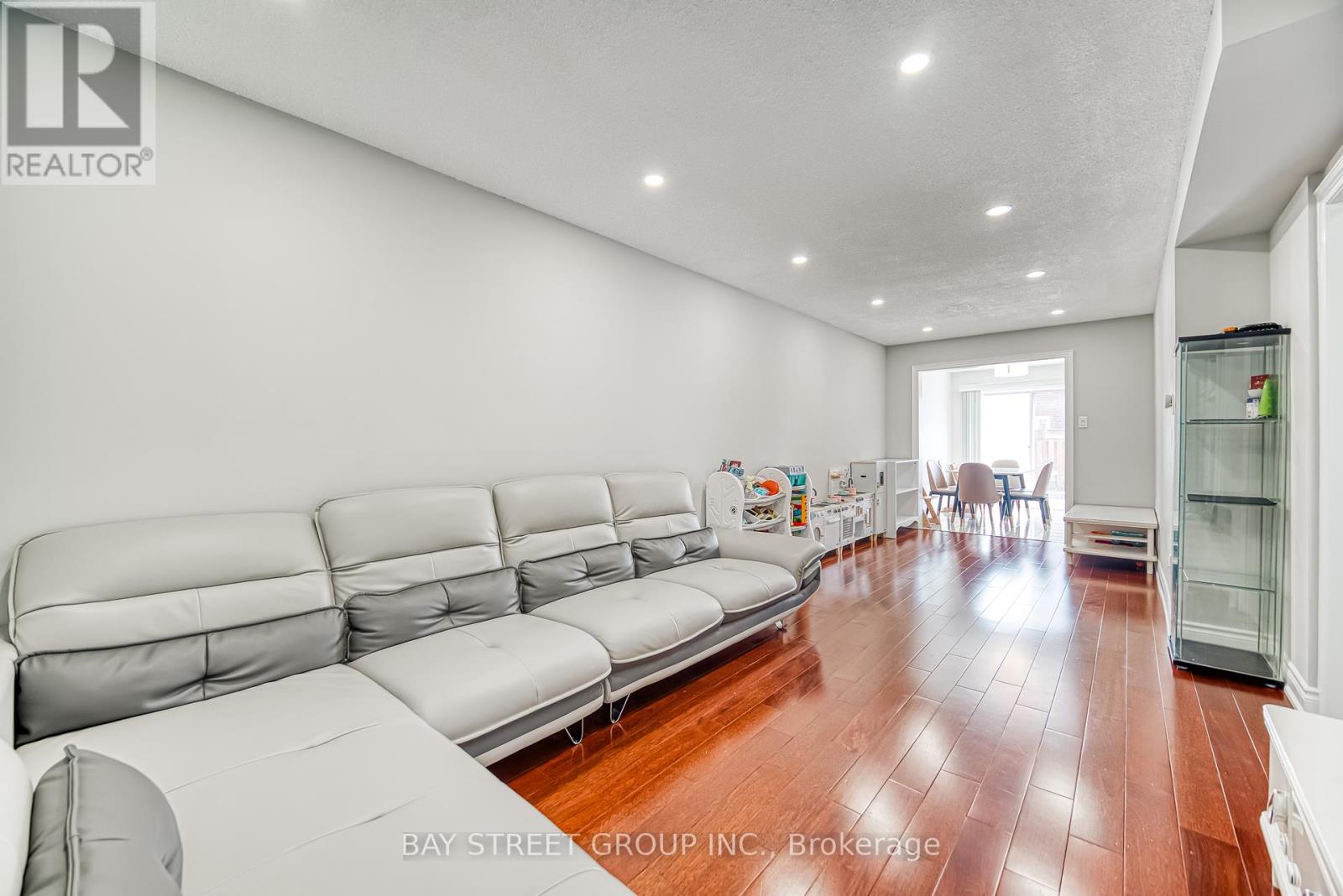 Photo 10 of 185 Sophia Road, Markham ON