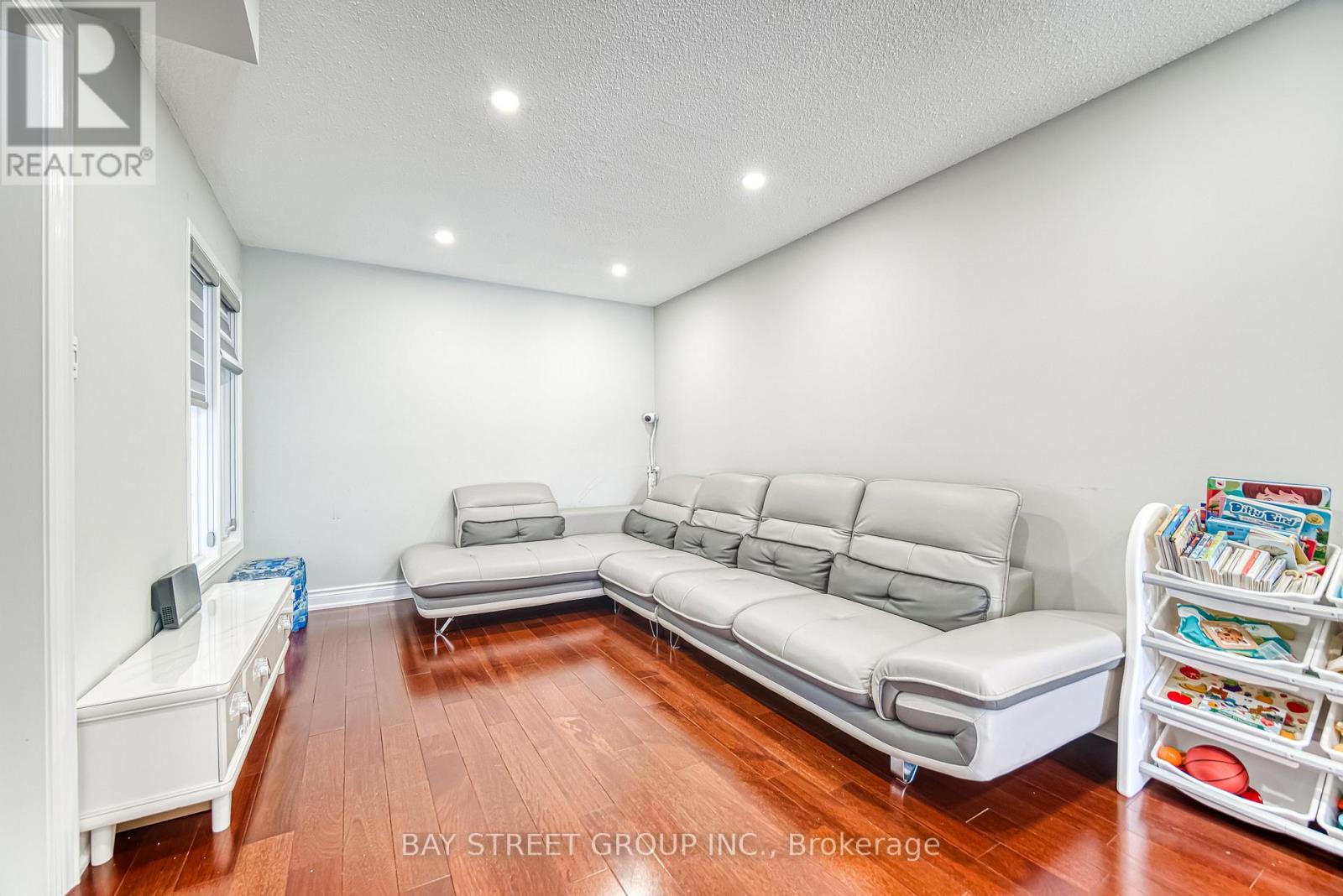 Photo 8 of 185 Sophia Road, Markham ON