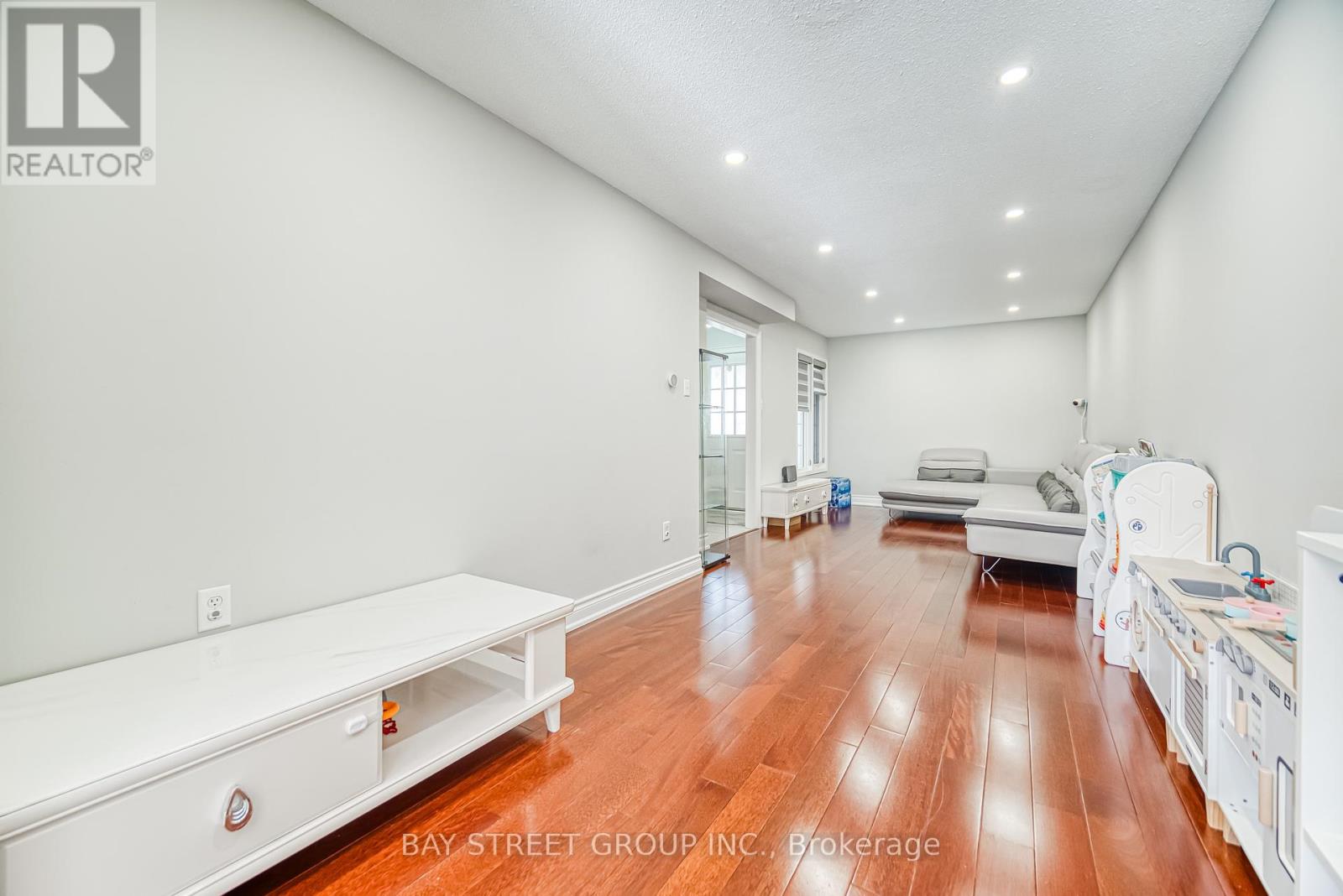 Photo 9 of 185 Sophia Road, Markham ON