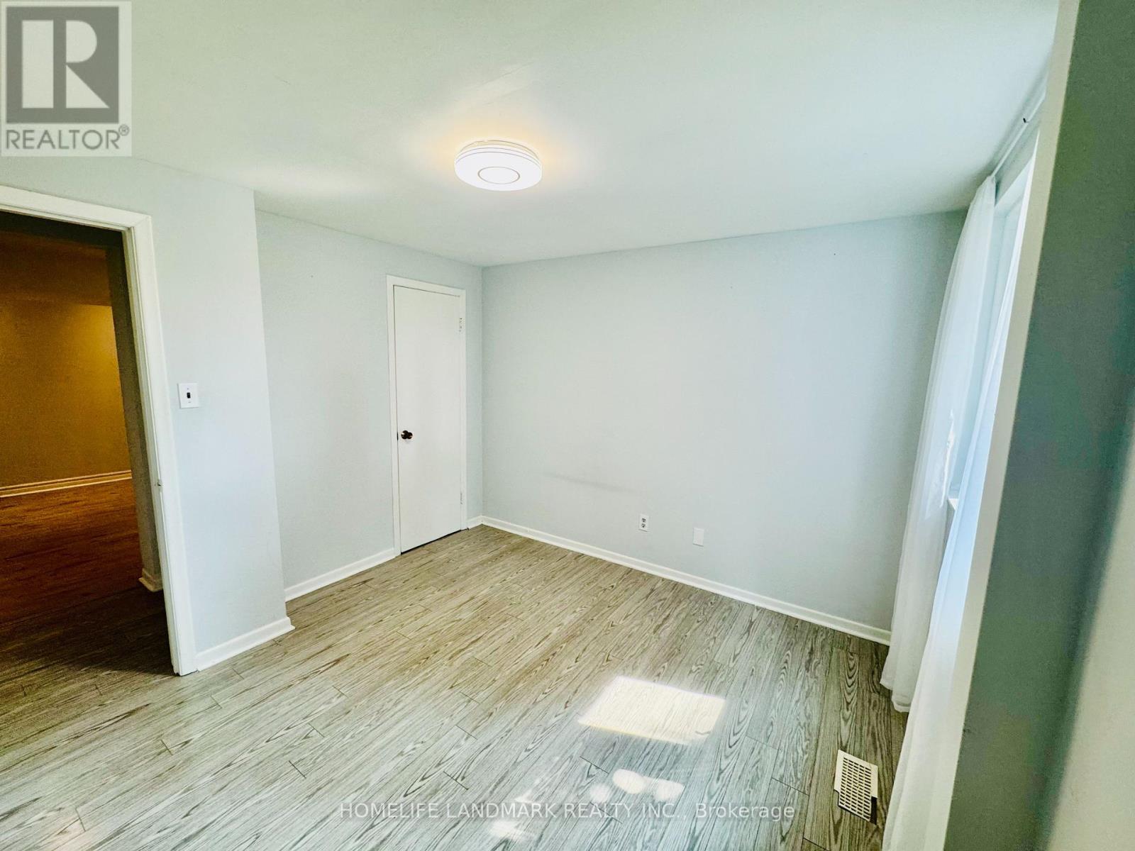 Photo 12 of 272 Essex Work Out Basement Avenue, Richmond Hill ON