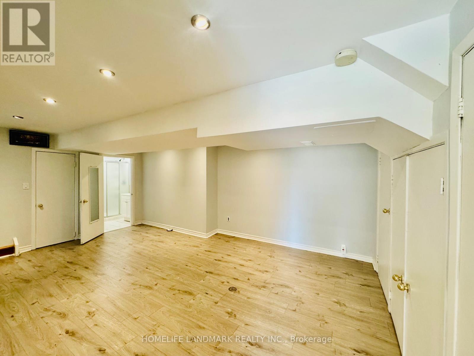 Photo 8 of 272 Essex Work Out Basement Avenue, Richmond Hill ON