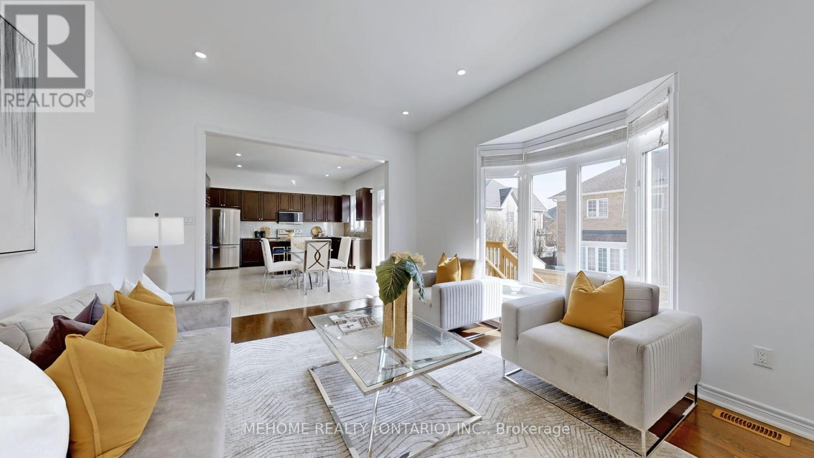 Photo 11 of 247 Selwyn Road, Richmond Hill ON
