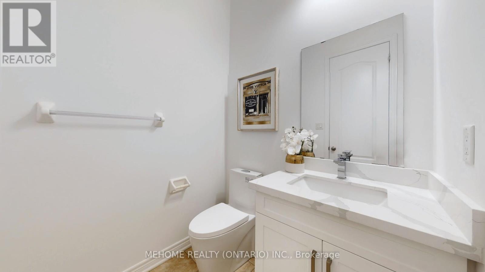 Photo 15 of 247 Selwyn Road, Richmond Hill ON