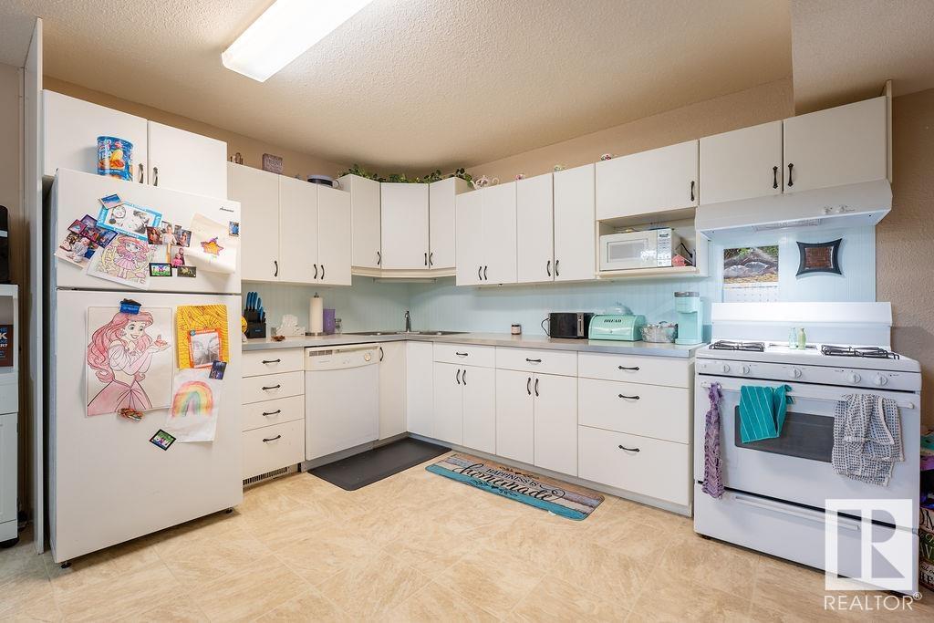 Photo 72 of 148 Willow Dr, Wetaskiwin AB