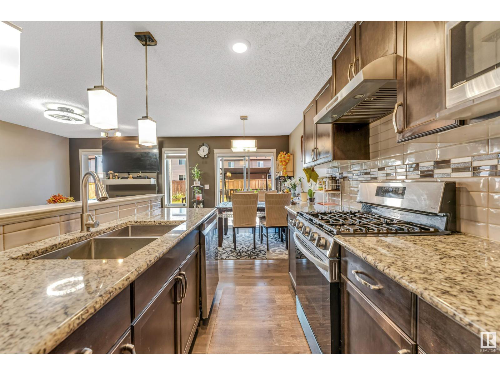Photo 9 of 1415 26 Av Nw, Edmonton AB