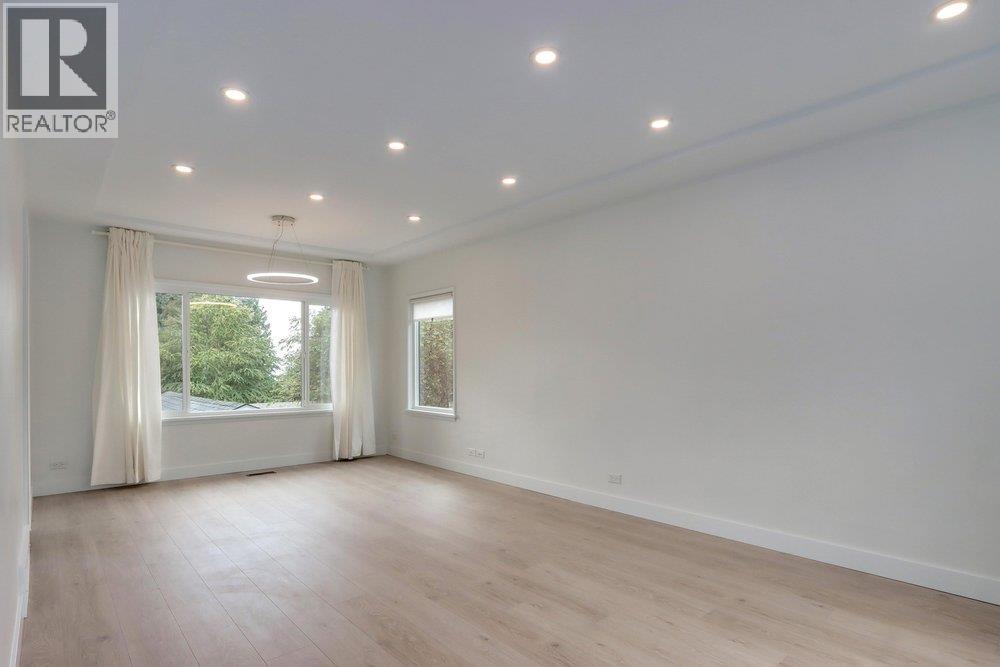 Photo 11 of 181 W Windsor Road, North Vancouver BC