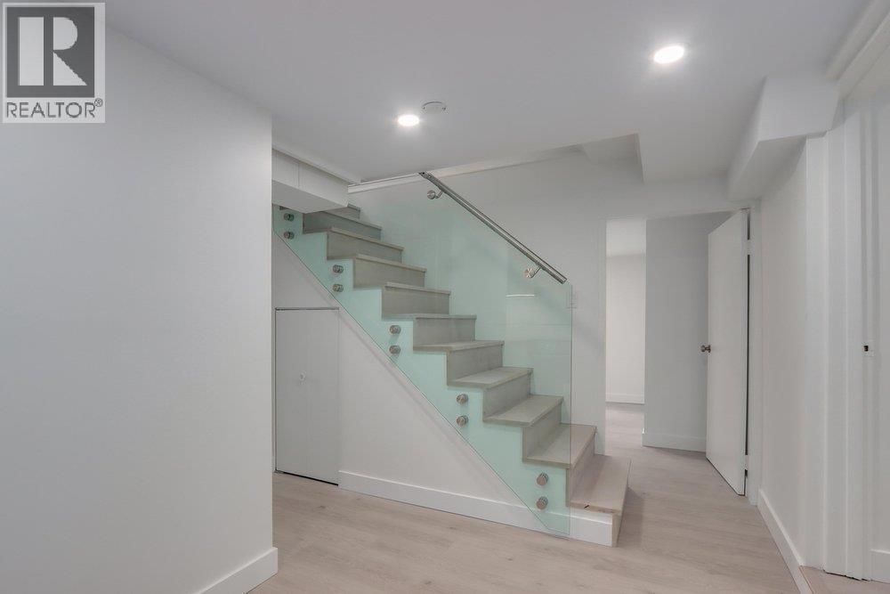 Photo 18 of 181 W Windsor Road, North Vancouver BC