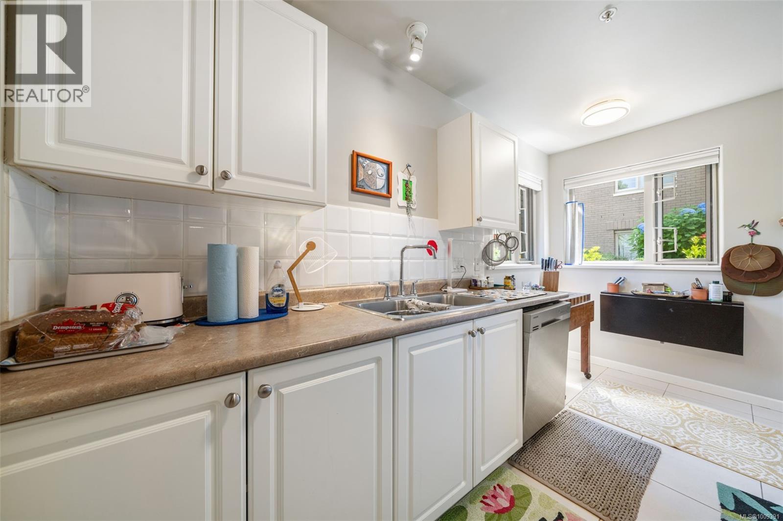 111 27 Songhees Road, Victoria