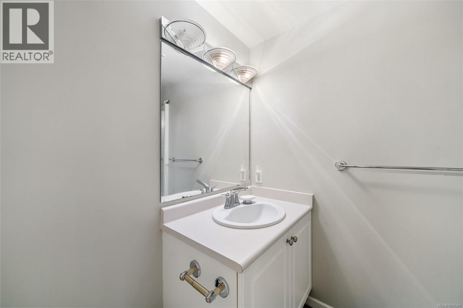 111 27 Songhees Road, Victoria