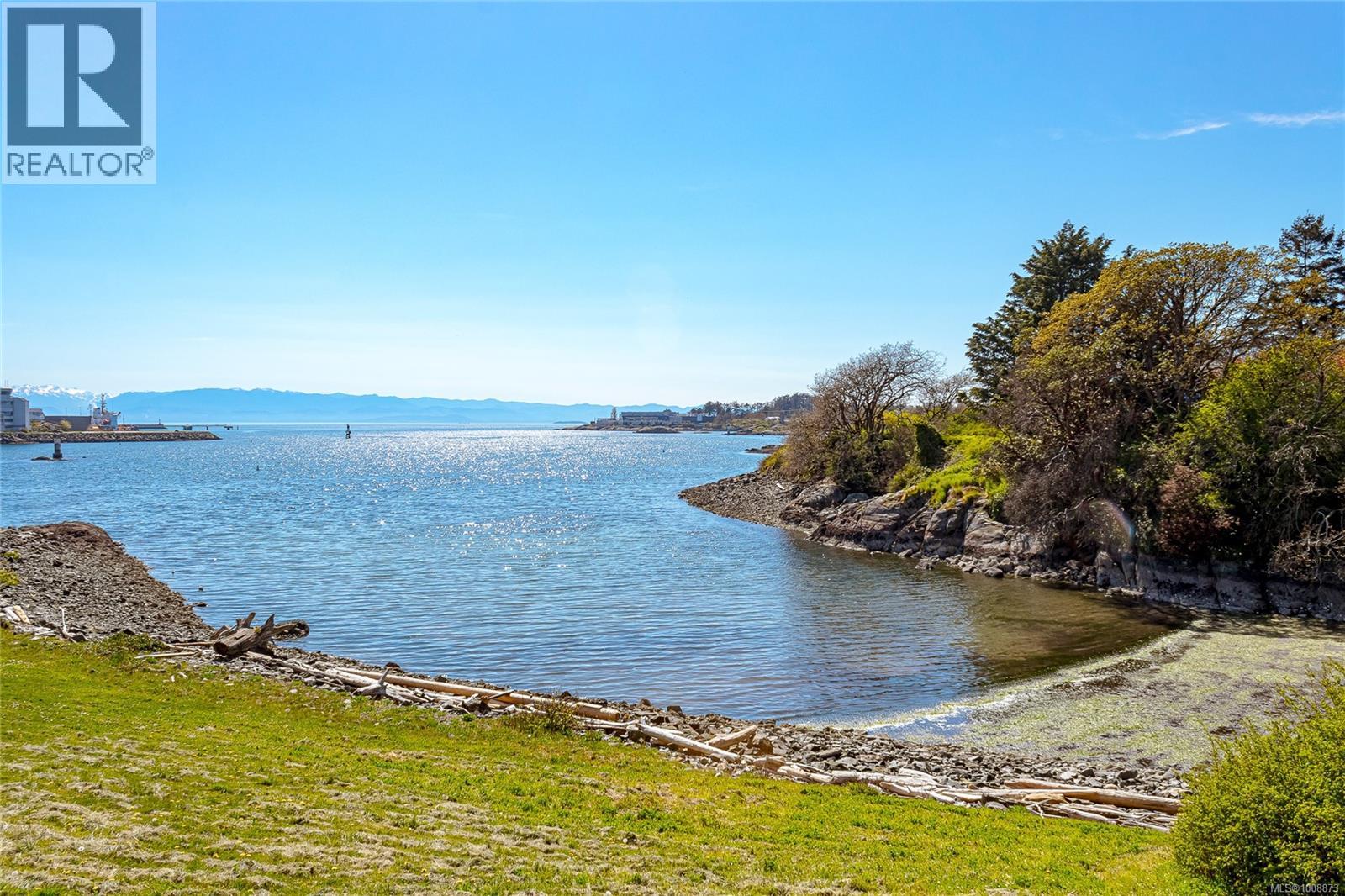 Photo 14 of 704 373 Tyee Rd, Victoria BC