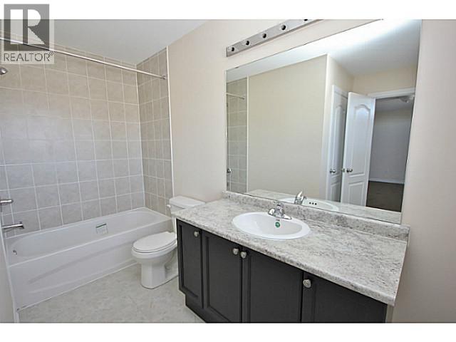 Photo 10 of 2164 Dawson Crescent, Innisfil ON