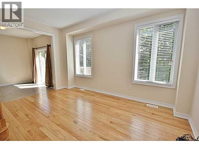 Photo 4 of 2164 Dawson Crescent, Innisfil ON