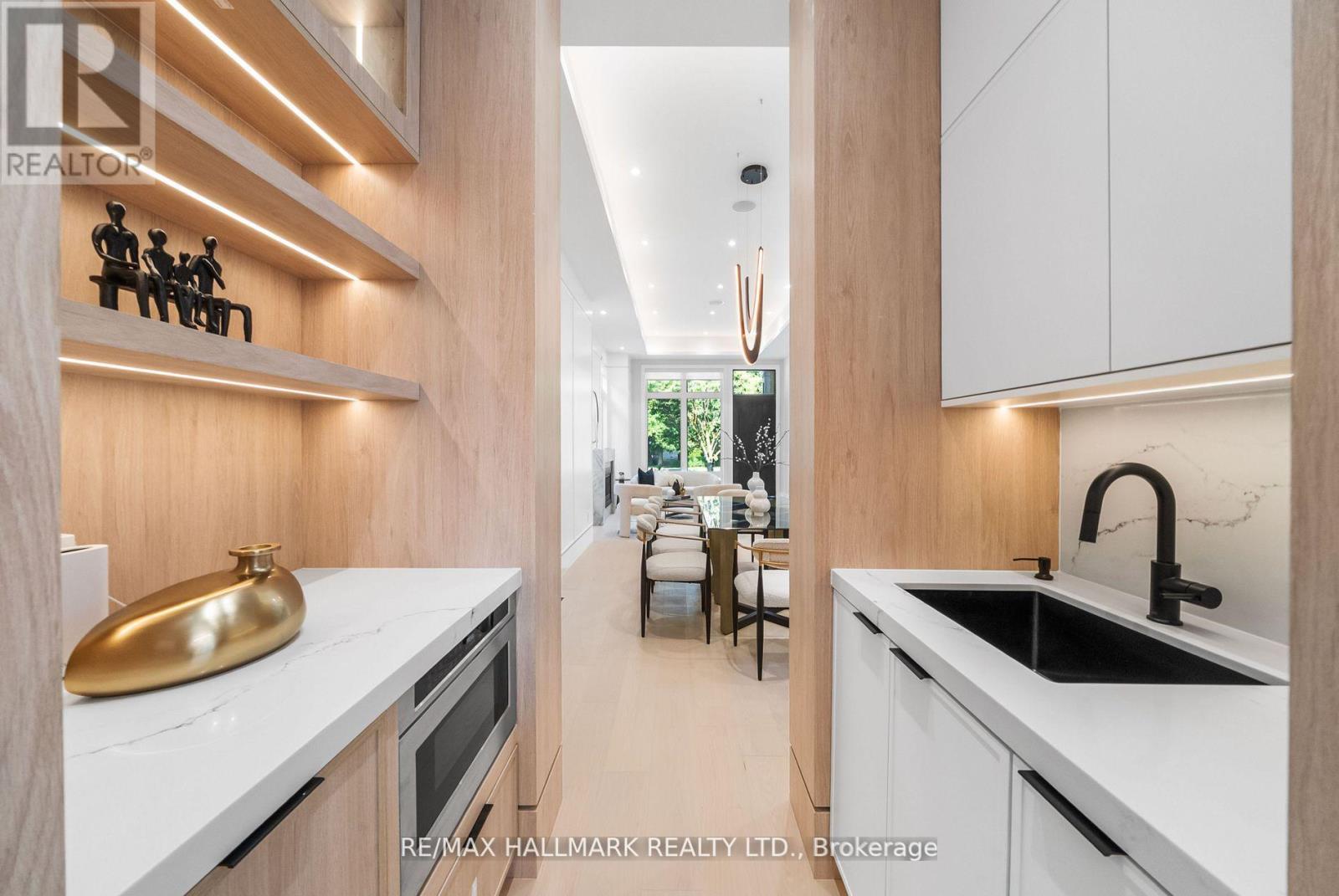 Photo 15 of 112 Randolph Road, Toronto ON