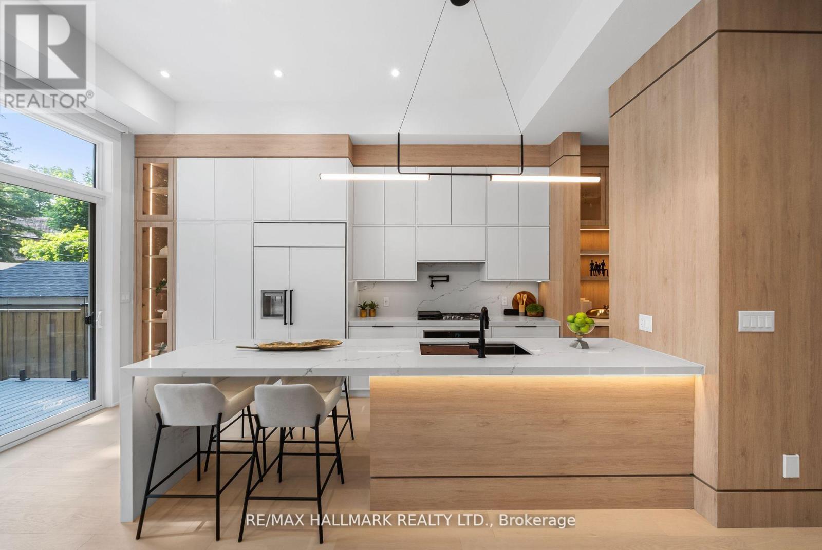 Photo 12 of 112 Randolph Road, Toronto ON