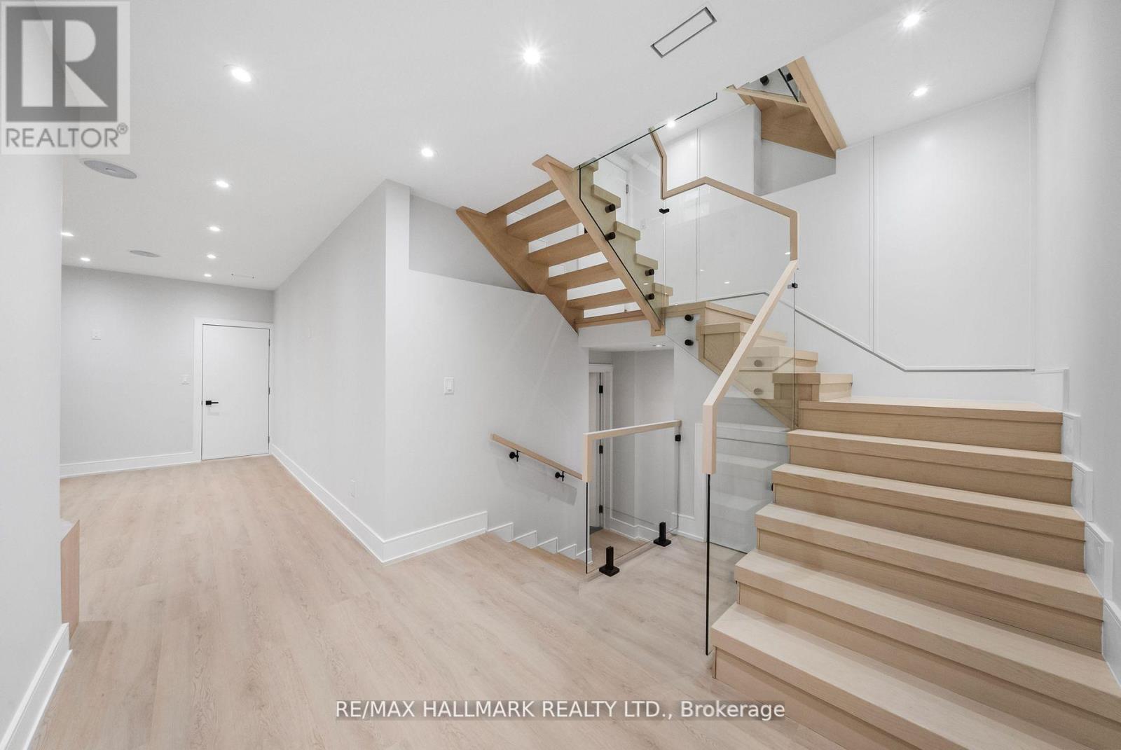 Photo 35 of 112 Randolph Road, Toronto ON