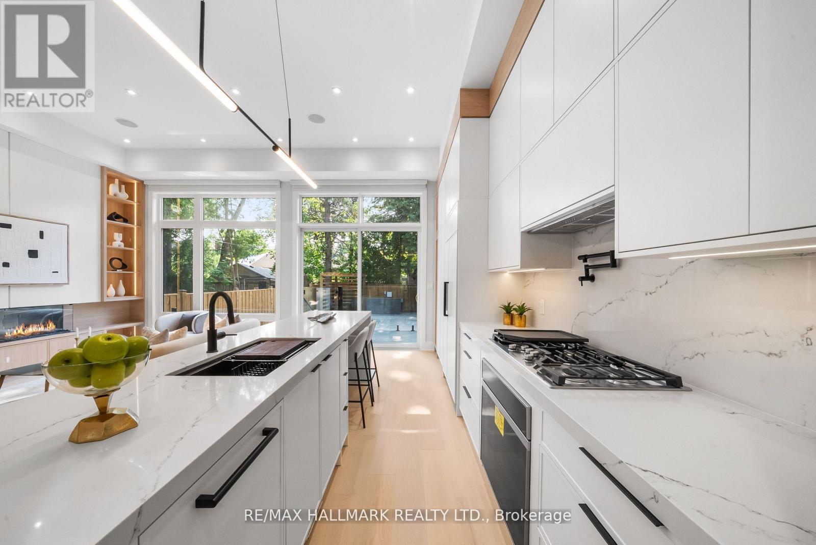 Photo 14 of 112 Randolph Road, Toronto ON