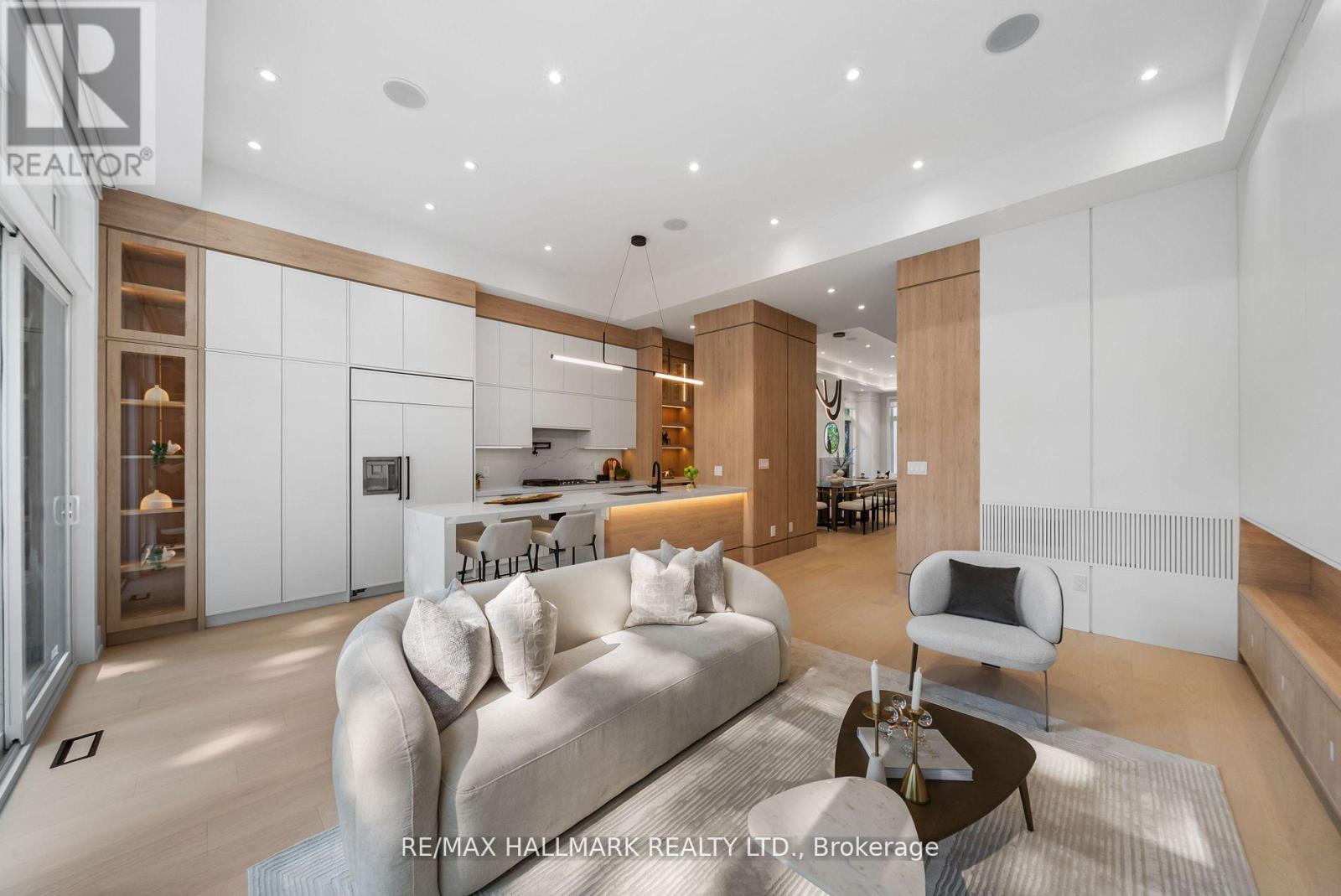 Photo 10 of 112 Randolph Road, Toronto ON