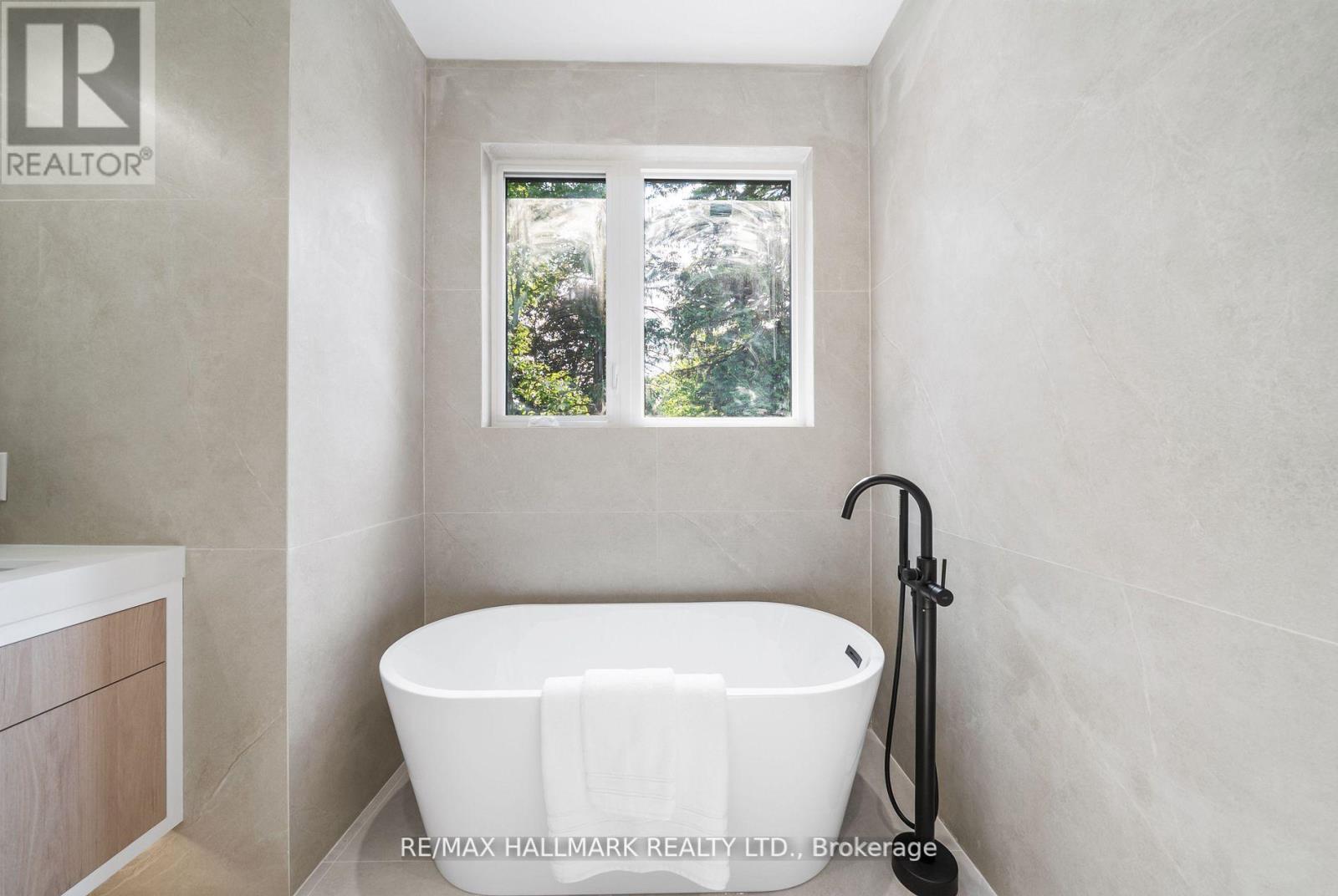 Photo 32 of 112 Randolph Road, Toronto ON