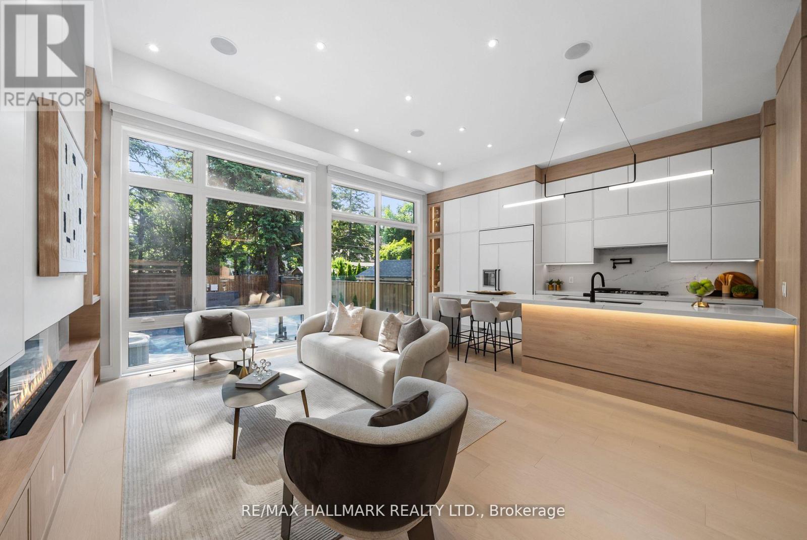 Photo 8 of 112 Randolph Road, Toronto ON