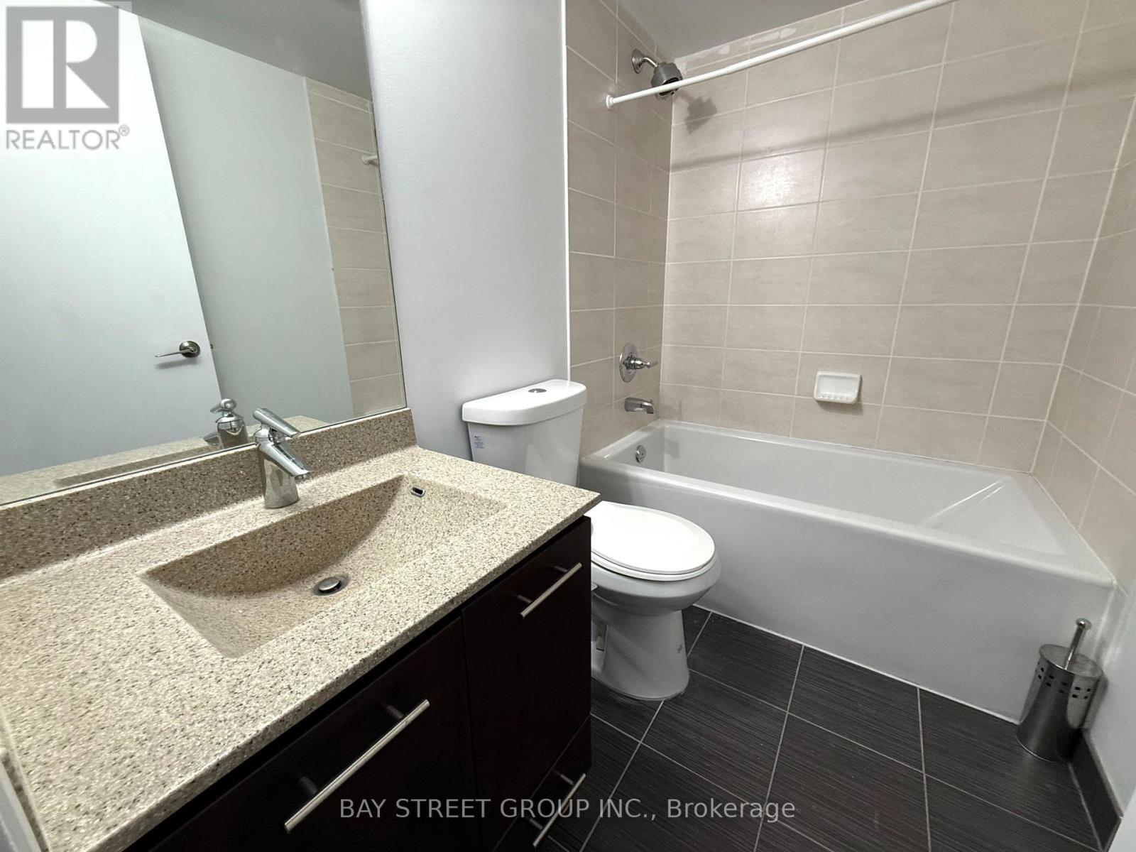 Photo 4 of 2325 135 Village Green Sq, Toronto ON