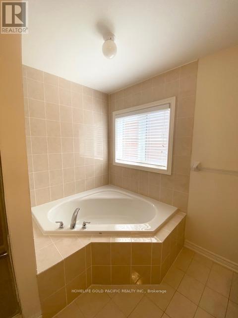 Photo 23 of 81 Beckett Avenue, Markham ON