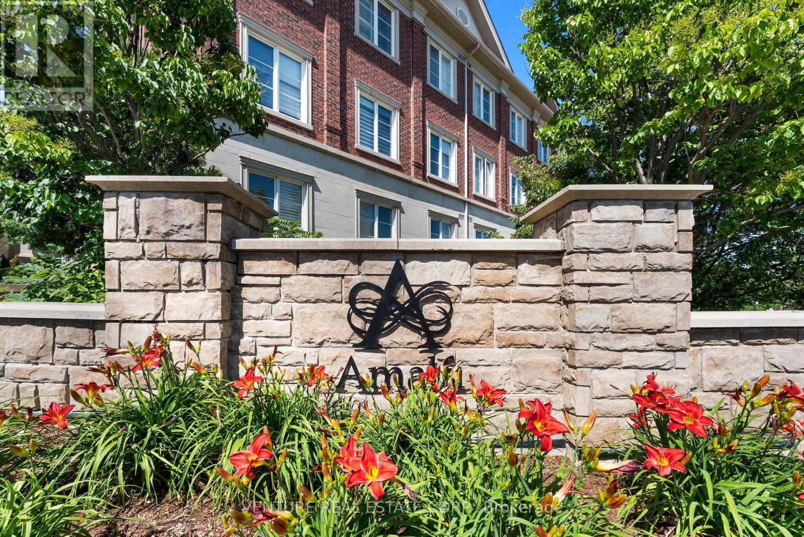 Photo 1 of 302 9519 Keele Street, Vaughan ON
