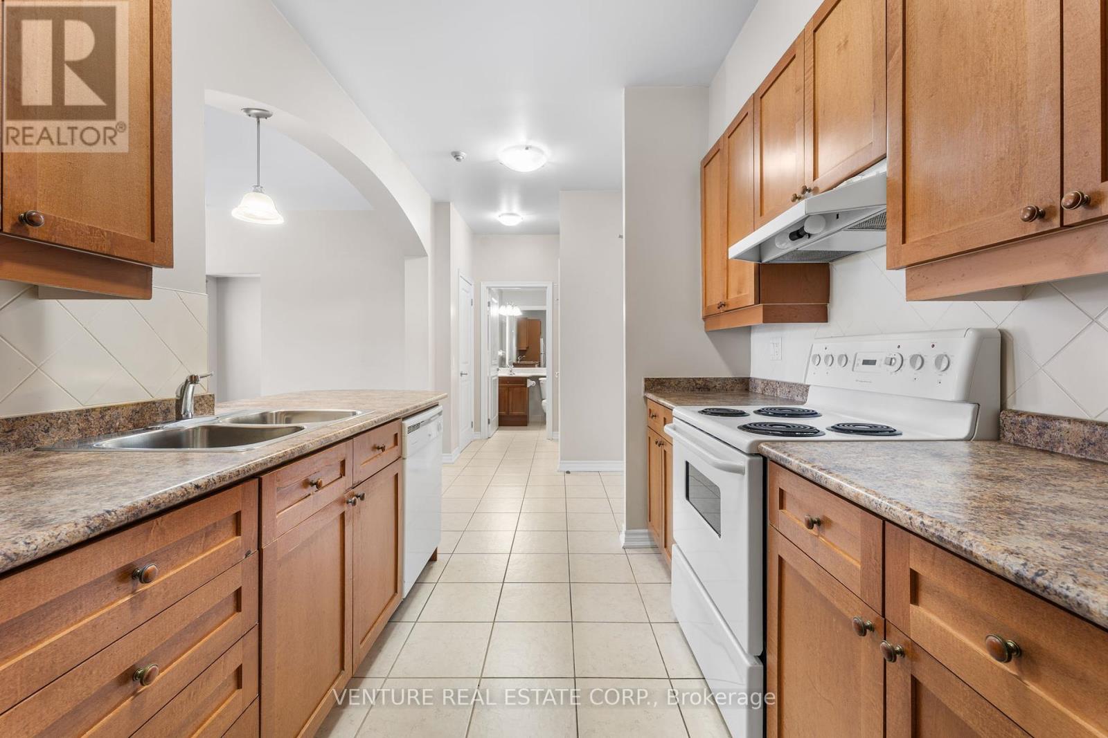 Photo 5 of 302 9519 Keele Street, Vaughan ON