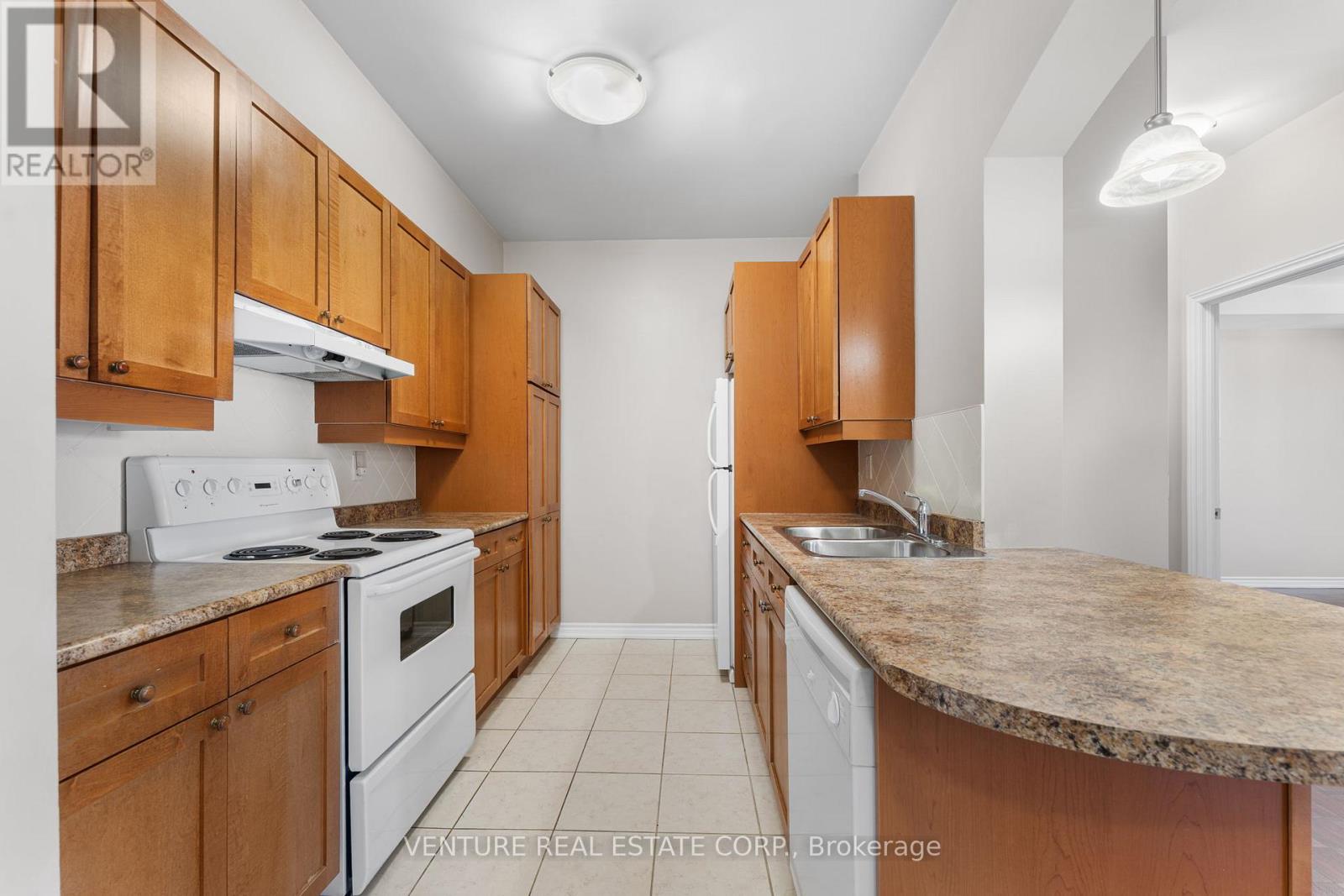 Photo 6 of 302 9519 Keele Street, Vaughan ON