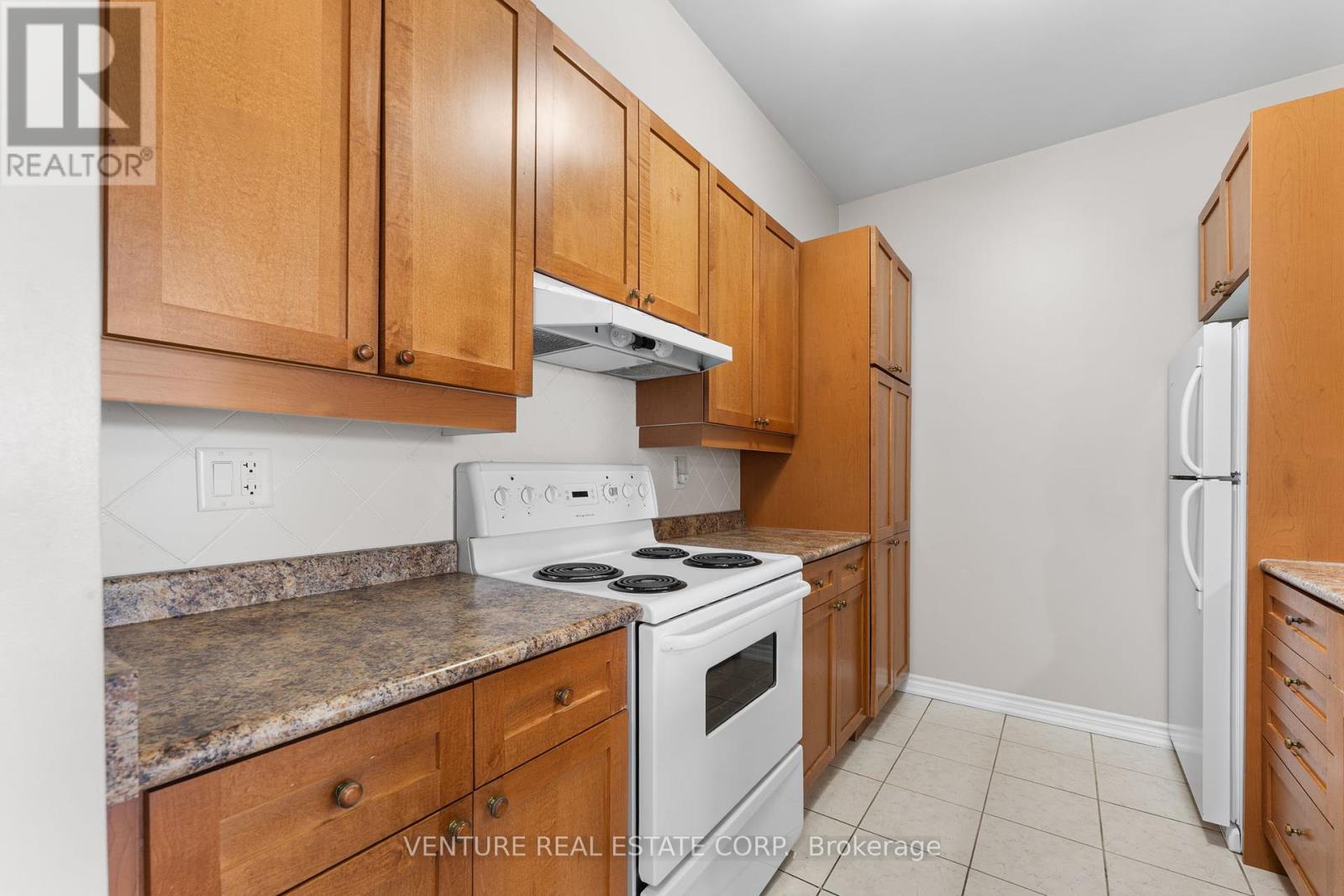Photo 7 of 302 9519 Keele Street, Vaughan ON