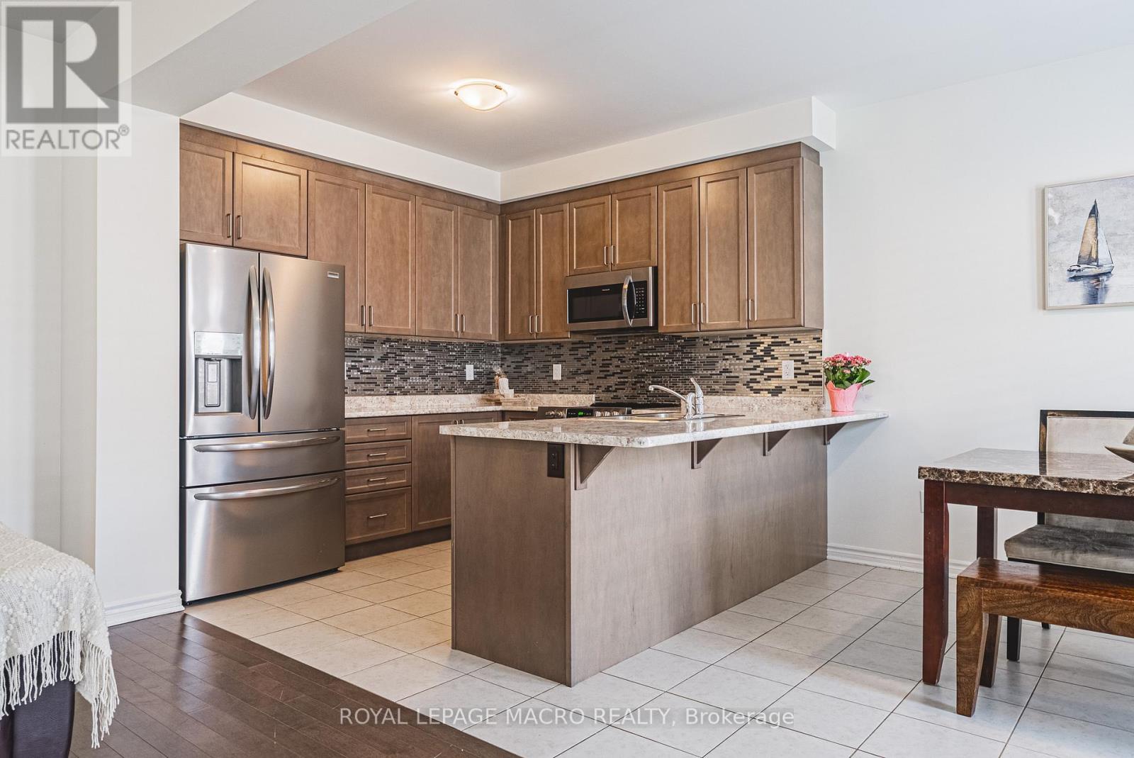 Photo 1 of 728 Kennedy Circle W, Milton ON