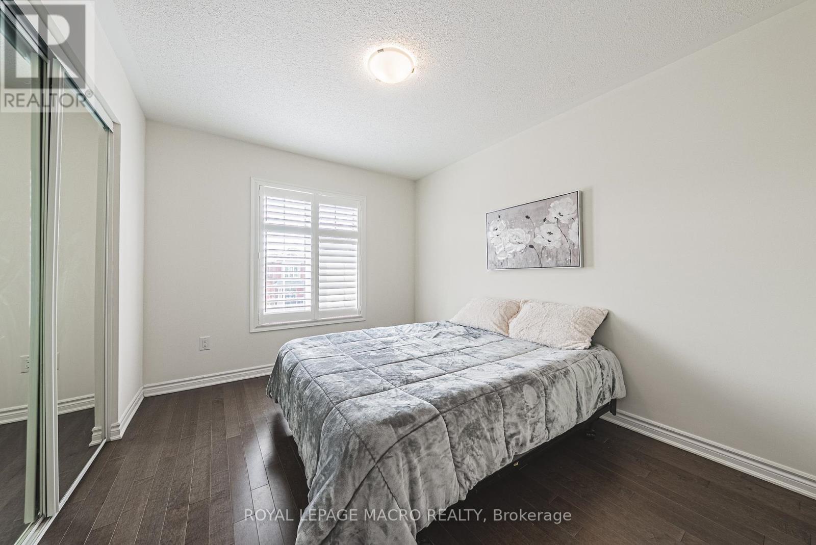 Photo 32 of 728 Kennedy Circle W, Milton ON